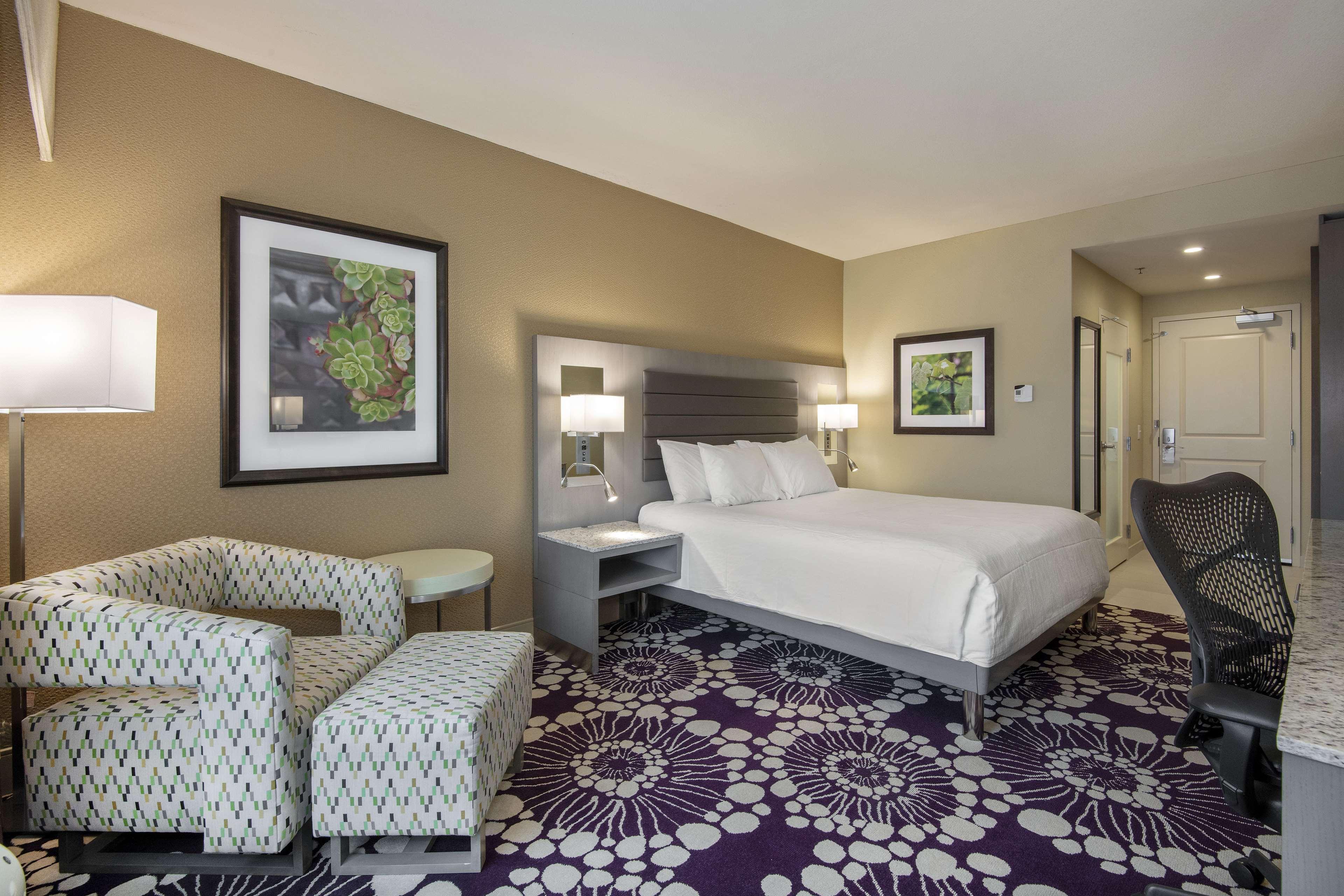 Hilton Garden Inn Raleigh/Crabtree Valley Extérieur photo
