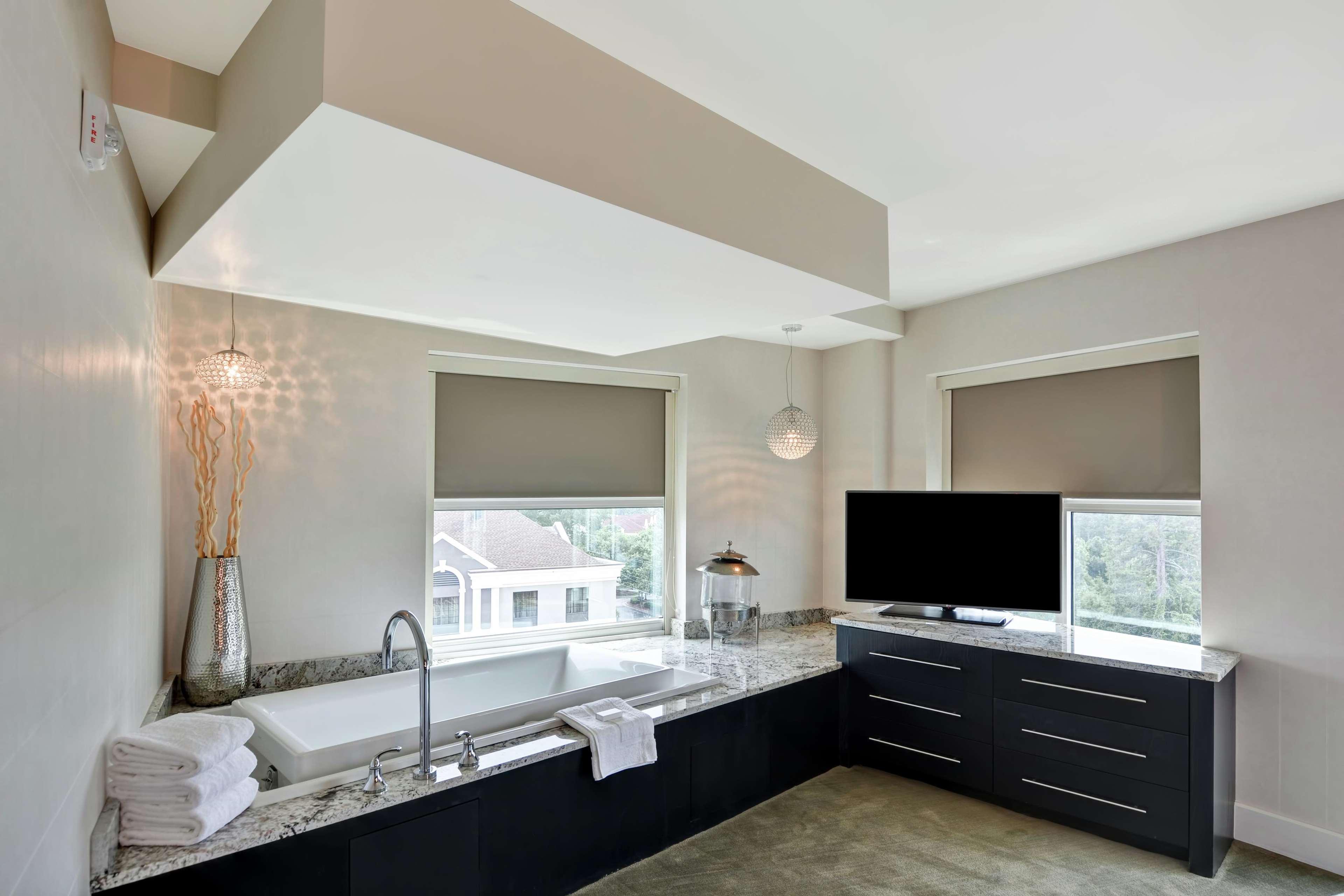 Hilton Garden Inn Raleigh/Crabtree Valley Extérieur photo