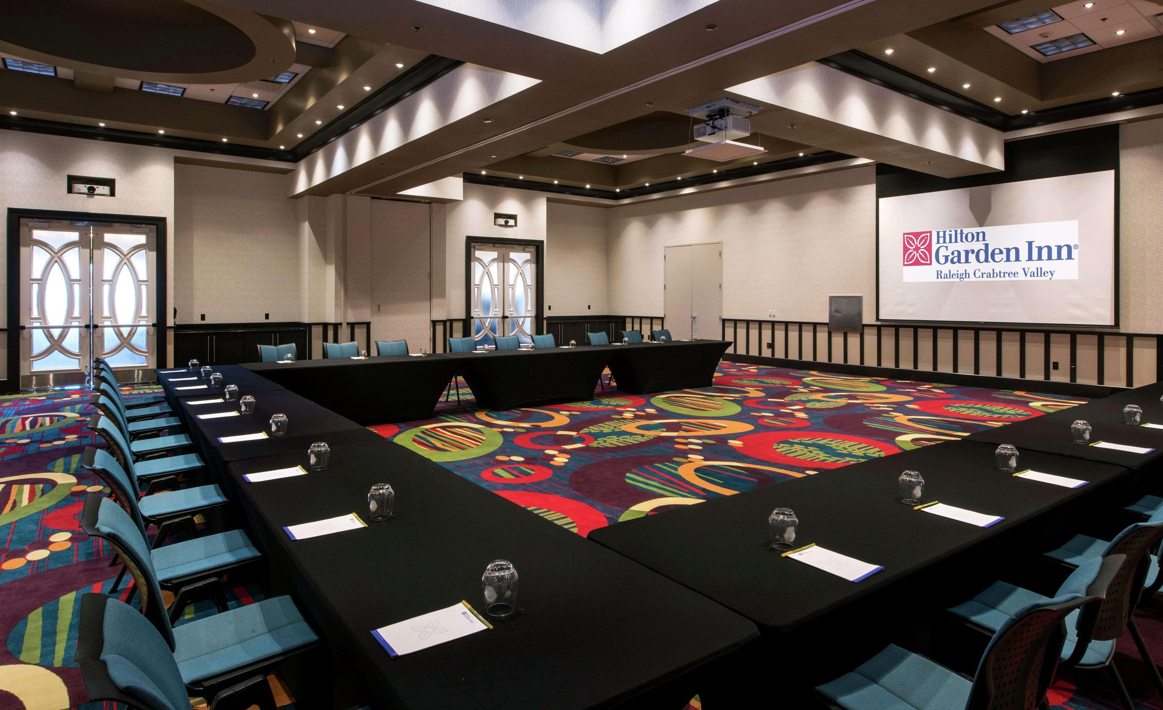 Hilton Garden Inn Raleigh/Crabtree Valley Extérieur photo