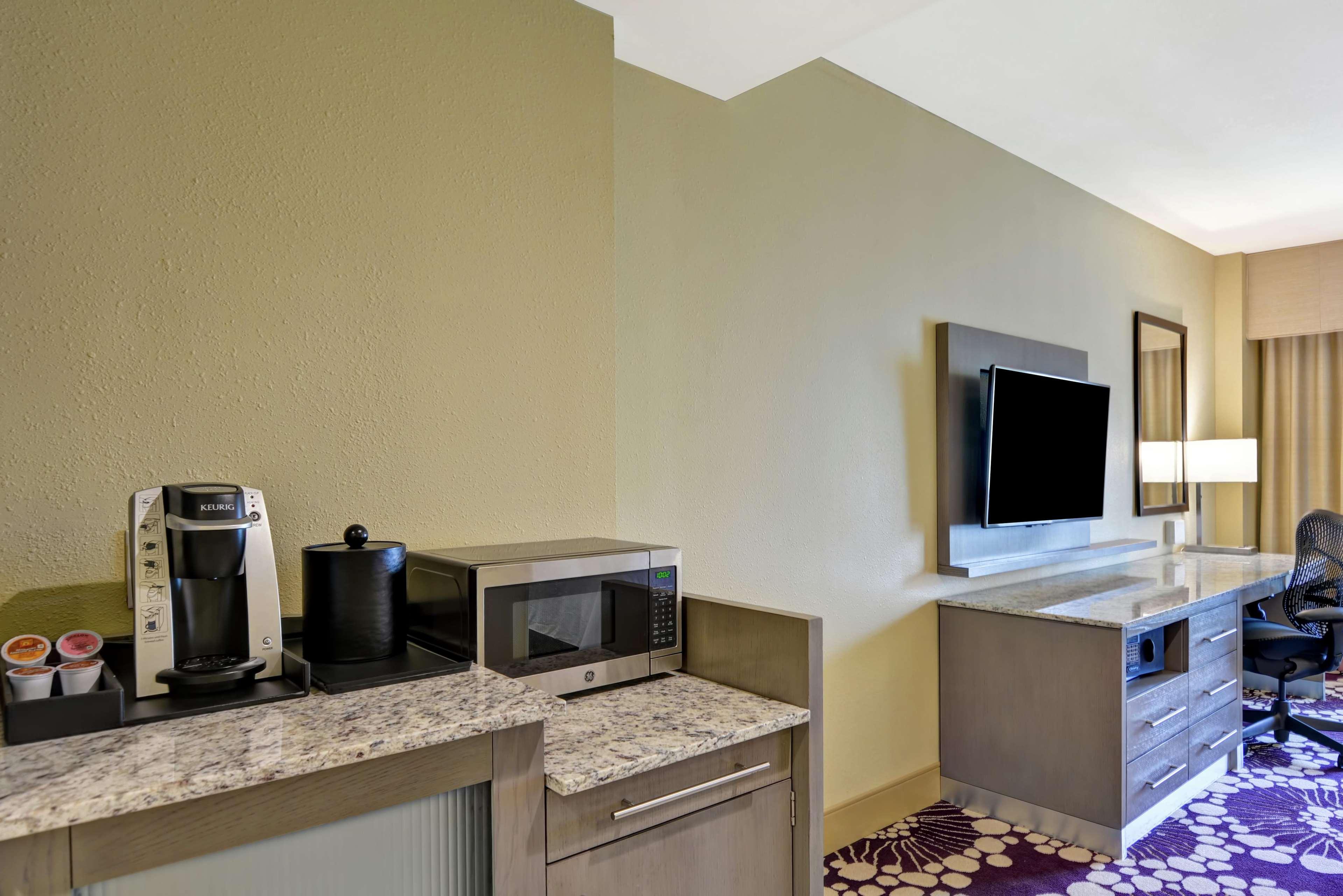 Hilton Garden Inn Raleigh/Crabtree Valley Extérieur photo