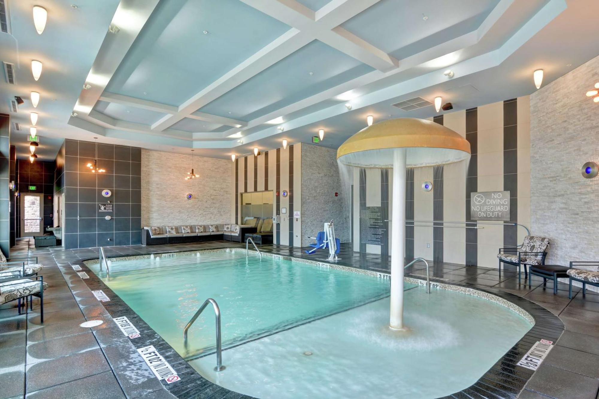Hilton Garden Inn Raleigh/Crabtree Valley Extérieur photo