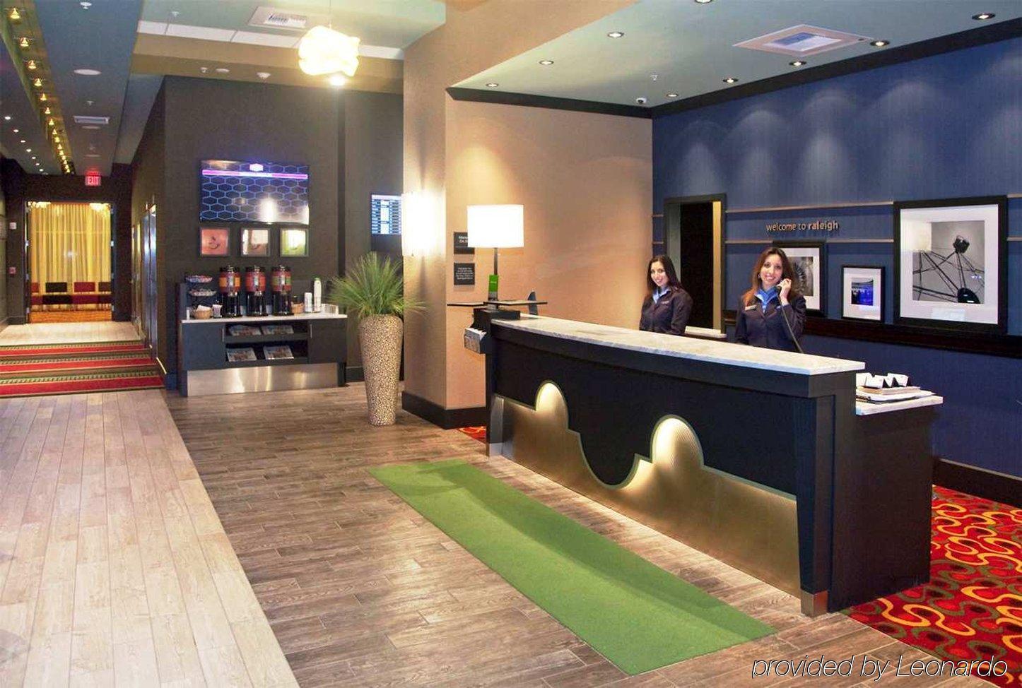 Hilton Garden Inn Raleigh/Crabtree Valley Extérieur photo