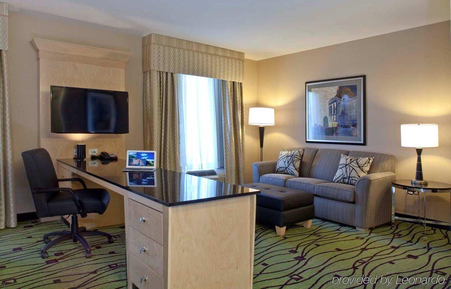 Hilton Garden Inn Raleigh/Crabtree Valley Extérieur photo